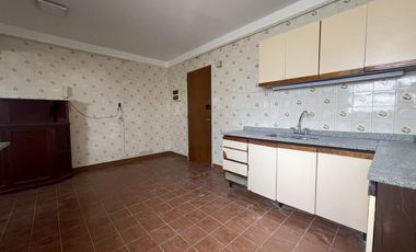 Arenales y Suipacha | 3 Amb C/ Dep. | Balcon Corrido Frente | Cochera Espacio | Todo Luz | Piso Alto