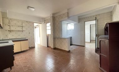 Arenales y Suipacha | 3 Amb C/ Dep. | Balcon Corrido Frente | Cochera Espacio | Todo Luz | Piso Alto