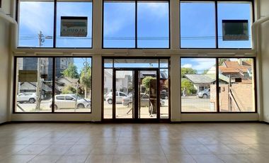 EXCELENTE LOCAL CON ESTACIONAMIENTO CENTOR BARILOCHE