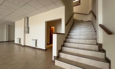 EXCELENTE LOCAL CON ESTACIONAMIENTO CENTOR BARILOCHE