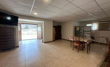 EXCELENTE LOCAL CON ESTACIONAMIENTO CENTOR BARILOCHE