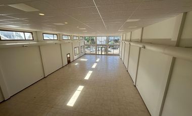 EXCELENTE LOCAL CON ESTACIONAMIENTO CENTOR BARILOCHE