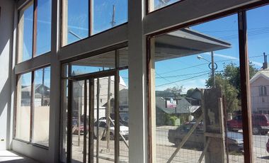 EXCELENTE LOCAL CON ESTACIONAMIENTO CENTOR BARILOCHE