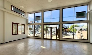 EXCELENTE LOCAL CON ESTACIONAMIENTO CENTOR BARILOCHE