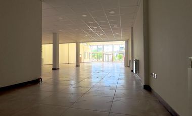 EXCELENTE LOCAL CON ESTACIONAMIENTO CENTOR BARILOCHE