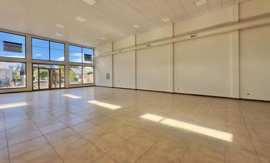 EXCELENTE LOCAL CON ESTACIONAMIENTO CENTOR BARILOCHE