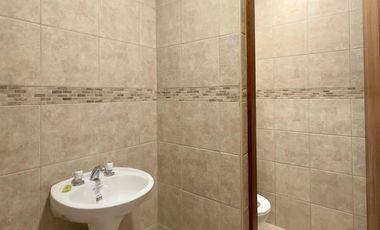 EXCELENTE LOCAL CON ESTACIONAMIENTO CENTOR BARILOCHE