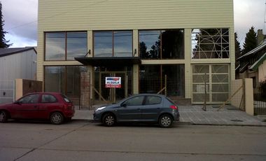 EXCELENTE LOCAL CON ESTACIONAMIENTO CENTOR BARILOCHE