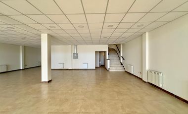 EXCELENTE LOCAL CON ESTACIONAMIENTO CENTOR BARILOCHE