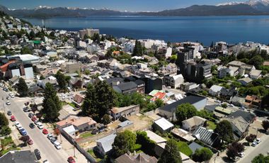 EXCELENTE LOCAL CON ESTACIONAMIENTO CENTOR BARILOCHE