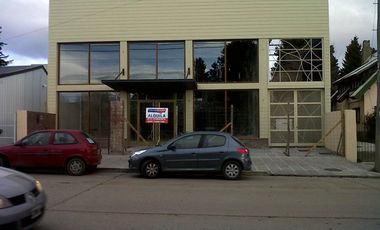 EXCELENTE LOCAL CON ESTACIONAMIENTO CENTOR BARILOCHE
