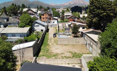 EXCELENTE LOCAL CON ESTACIONAMIENTO CENTOR BARILOCHE