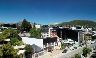 EXCELENTE LOCAL CON ESTACIONAMIENTO CENTOR BARILOCHE