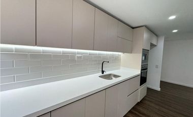 VENTA DE APARTAMENTO EN EL POBLADO, EL CAMPESTRE - REMODELADO