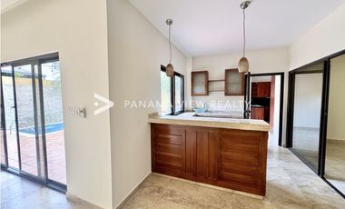 CASA EN ANTIGUA / COSTA DEL ESTE / VENTA