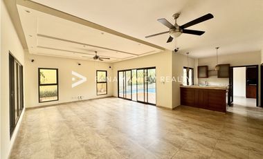 CASA EN ANTIGUA / COSTA DEL ESTE / VENTA