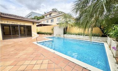 CASA EN ANTIGUA / COSTA DEL ESTE / VENTA