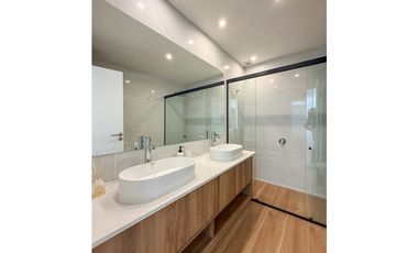 CASA 5 AMBIENTES. PASEO ALDREY.