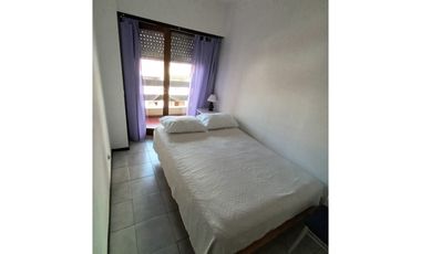ALQUILER POR TEMPORADA/ 2 AMBIENTES/ A LA CALLE/ BALCON