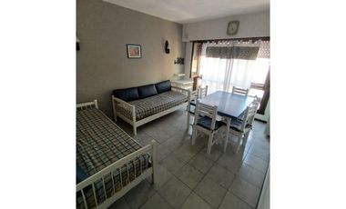 ALQUILER POR TEMPORADA/ 2 AMBIENTES/ A LA CALLE/ BALCON