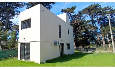 CASA MINIMALISTA 4 AMB ACANTILADOS FRENTE AL GOLF