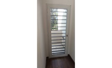 CASA MINIMALISTA 4 AMB ACANTILADOS FRENTE AL GOLF