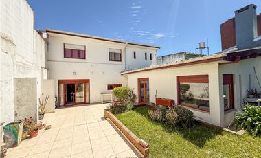 CHALET 4 AMBIENTES. SAN CARLOS.