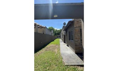 Casa quinta barrio La Dolly