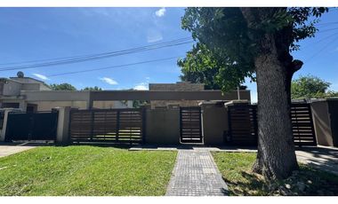 Casa quinta barrio La Dolly