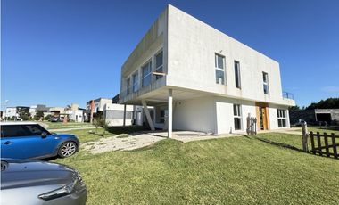 Casa 4 ambientes Tierras del Mar