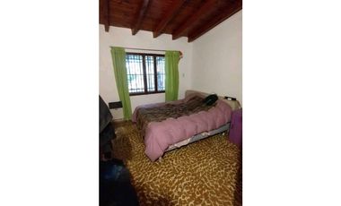 CASA · VENTA · LAS HERAS  · A 2 CUADRAS PLAZA · 3 DORMITORIOS