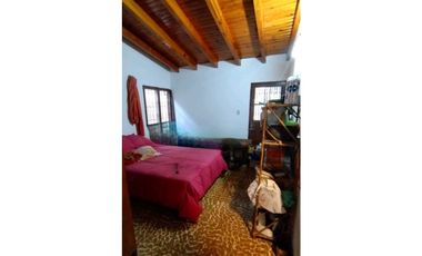 CASA · VENTA · LAS HERAS  · A 2 CUADRAS PLAZA · 3 DORMITORIOS