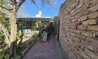 CASA · VENTA · LAS HERAS  · A 2 CUADRAS PLAZA · 3 DORMITORIOS