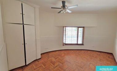 Casa en alquiler c/ cochera en Centro