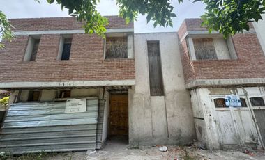 Casa en venta c/ cochera en Barrio Santa Mónica