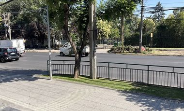 Local Comercial en Arriendo en Principe de Gales con Americo Vespucio