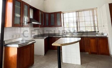 CASA EN ALQUILER — PRIMEROS KM DE SAMBORONDÓN