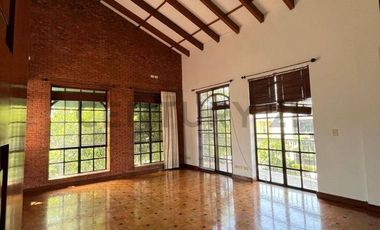 CASA EN ALQUILER — PRIMEROS KM DE SAMBORONDÓN