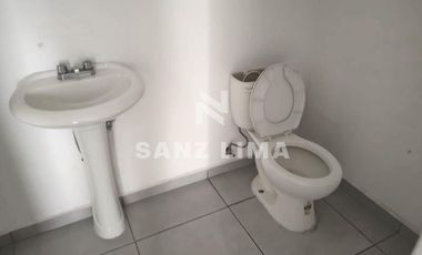 Town Plaza (zona Galerías Celaya): Amplio local comercial con estacionamiento