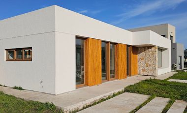 ALQUILER | CASA A ESTRENAR | ARENAS CHICO