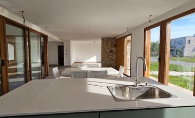 ALQUILER | CASA A ESTRENAR | ARENAS CHICO