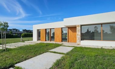 ALQUILER | CASA A ESTRENAR | ARENAS CHICO