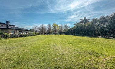 Terreno de 1.905m² en Country Cerrado Los Alamos, Ibarlucea