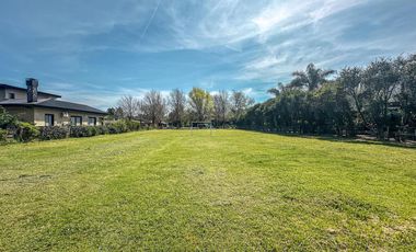Terreno de 1.905m² en Country Cerrado Los Alamos, Ibarlucea