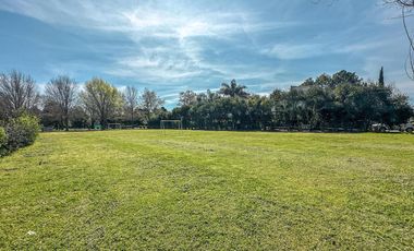 Terreno de 1.905m² en Country Cerrado Los Alamos, Ibarlucea