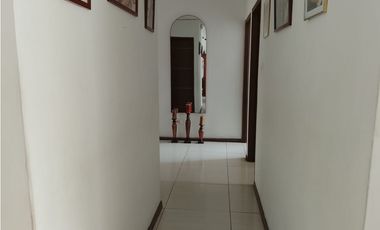APARTAMENTO EN VENTA  AV. 30 AGOSTO ED. LUIS JARAMILLO