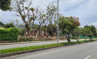 LOTE SOBRE LA AV. CENTENARIO