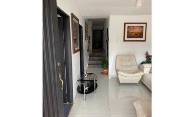 CASA EN VENTA BARRIO LA CLARITA