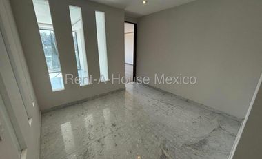 Departamento en Venta en Naucalpan de Juárez, Lomas de Tecamachalco  NC. 25-1621