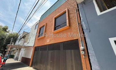 Casa en Venta en Calle Central de Plomeros, Emilio Carranza RG 26-144.